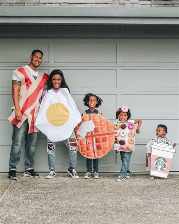 True Thompson, 2, Meows While Dressed As A Cat For 1st Halloween Costume Of 2020 – Watch