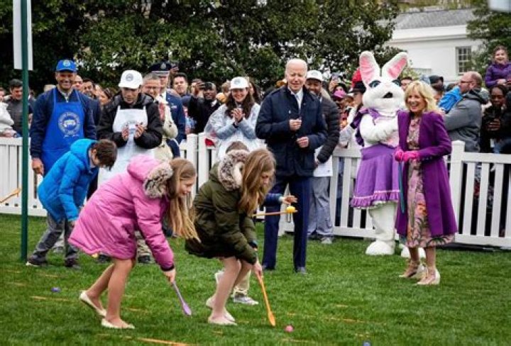 True Thompson In Blue Dress For Easter Egg Hunt With Cousins – Hollywood Life