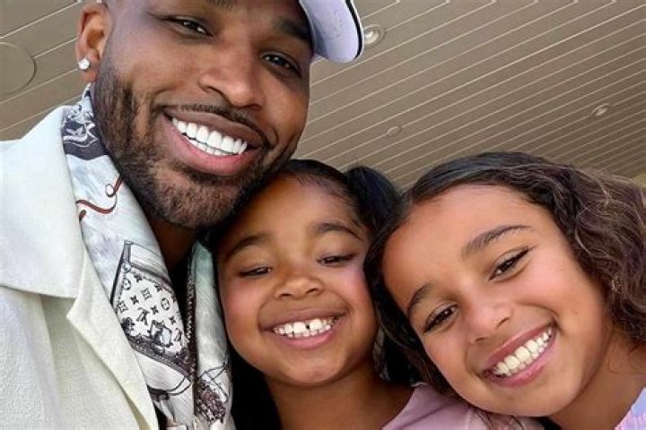 True Thompson’s Smile Makes Her Tristan Thompson Look Alike In New Pic – Hollywood Life