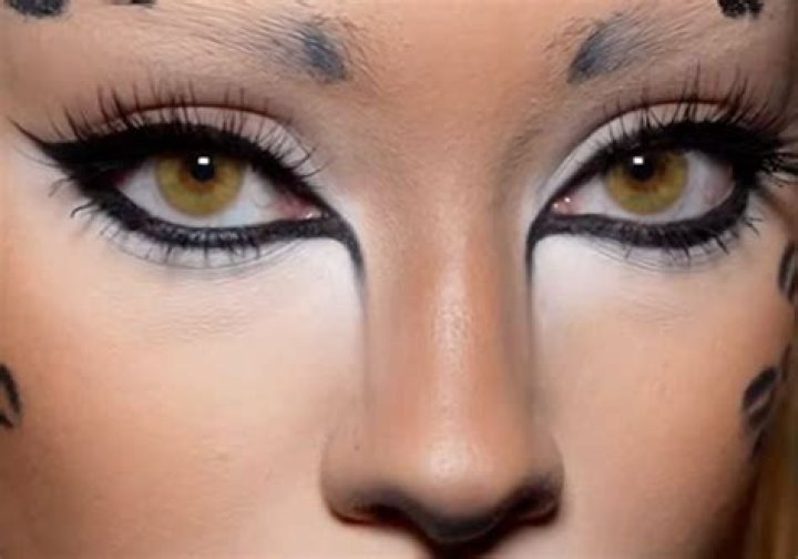Try Jennifer Lopez’s Go-to Eyeliner for a Halloween Cat Eye Look