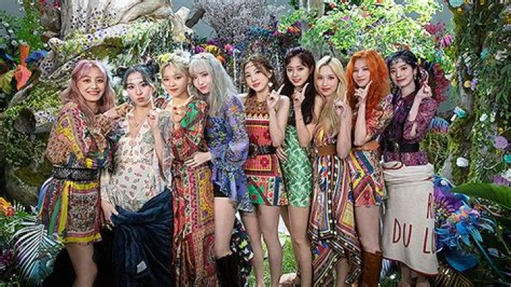 TWICE Drop ‘MORE & MORE’ EP & Explain Why It’s A Totally ‘New Concept’ – Hollywood Life