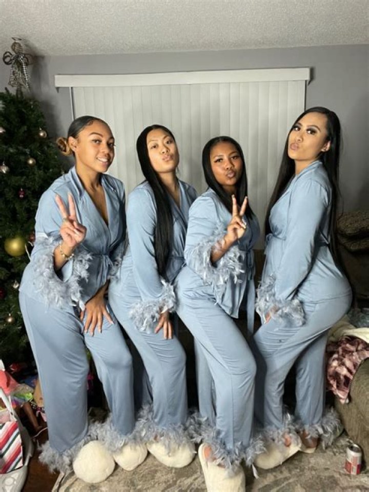 Twin In PJs – Hollywood Life