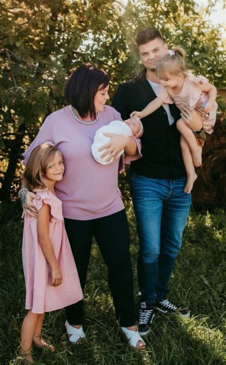 Tyler Baltierra & Catelynn Lowell’s Daughters Meet — New Pic From Sweet Moment – Hollywood Life