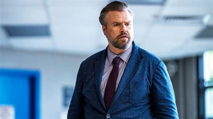 Tyler Labine On Iggy, Sharpwin – Hollywood Life