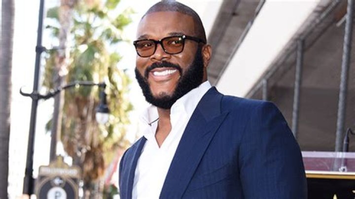 Tyler Perry Is Single & His Gym Selfie Has Fans Going Wild – Hollywood Life