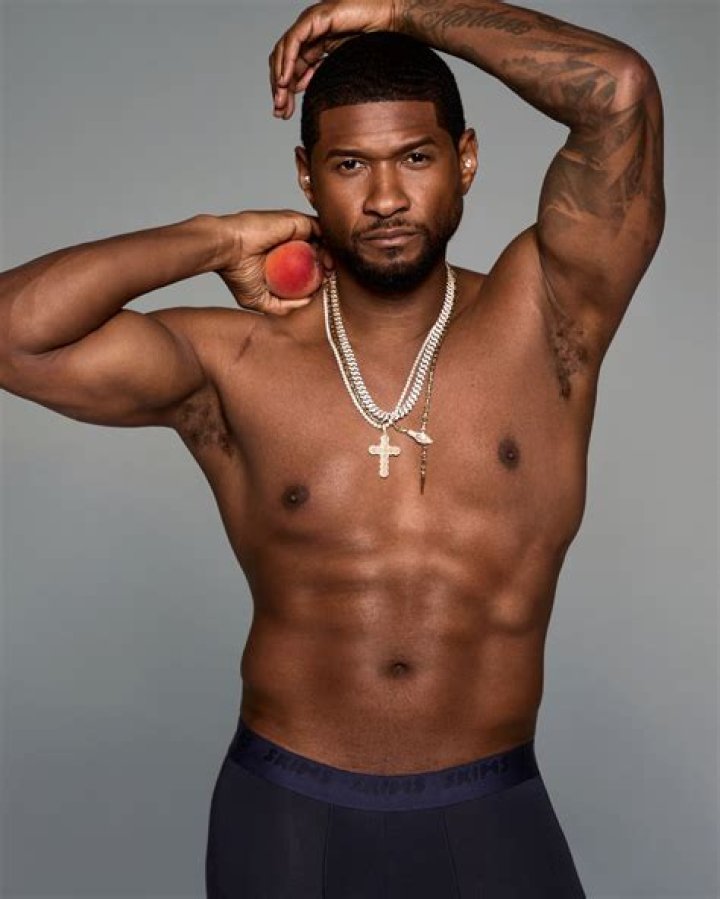 Usher Gets Caught Taking Off His Bathing Suit In Public After A Beach Day In Malibu — Pics