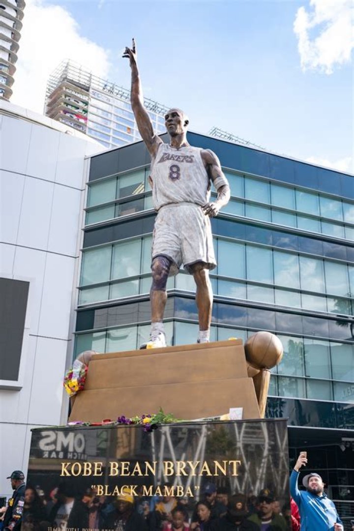 Vanessa Bryant Asks To Keep All Fan Tributes To Kobe & Gianna From Outside Staples Center