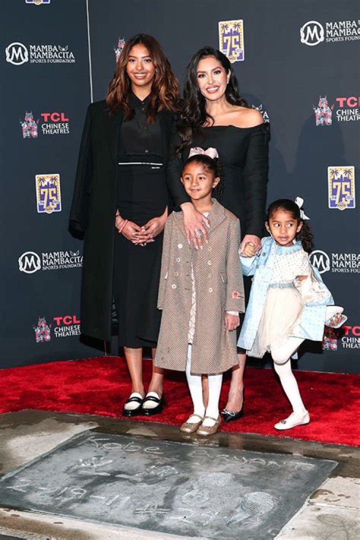 Vanessa Bryant & Daughters At Kobe Handprint Ceremony: Photos – Hollywood Life