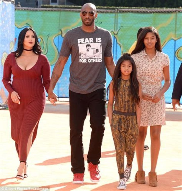 Vanessa Bryant Gorgeous With Bump In Maroon Dress At 2016 Kids’ Choice Sports Awards