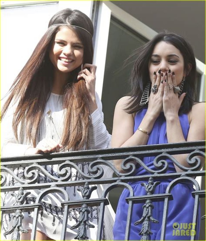 Vanessa Hudgens & Selena Gomez — Friends Chill Out After Bieber Break-up? – Hollywood Life