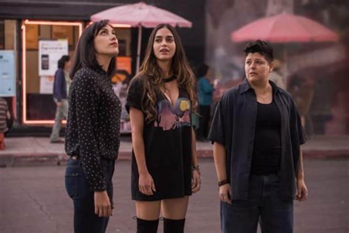 ‘Vida’s Melissa Barrera & Mishel Prada Tease More Of Vidalia’s ‘Secrets’ & ‘Chaotic’ Father Reveal