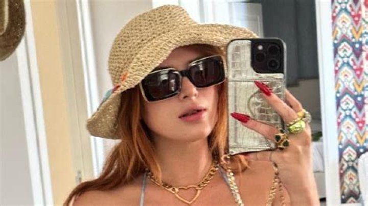 [VIDEO] Bella Thorne’s Wardrobe Malfunction — Watch Her Bikini Come Undone – Hollywood Life