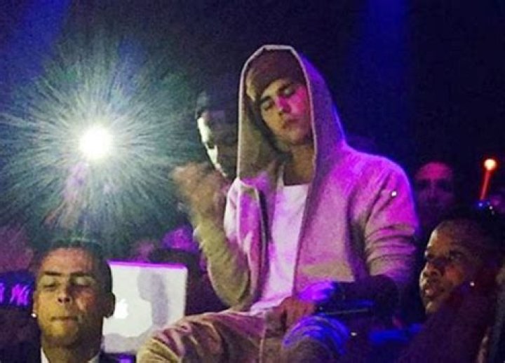 [VIDEO] Justin Bieber Parties With Josie Canseco — Selena Gomez At VS Show – Hollywood Life