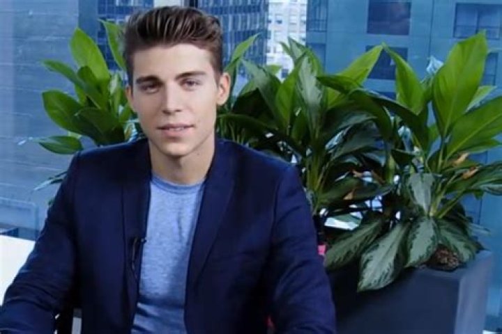 [VIDEO] Nolan Funk In ‘The Canyons’ — Lindsay Lohan Sex Scenes & More – Hollywood Life