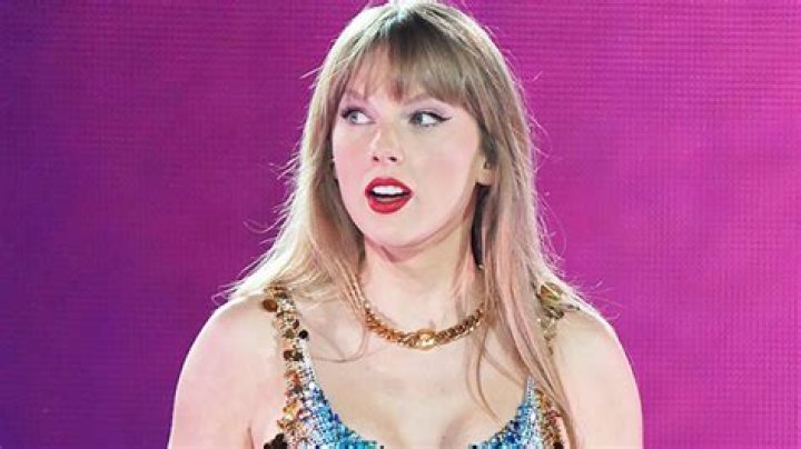 Video Of Singer At Eras Tour – Hollywood Life