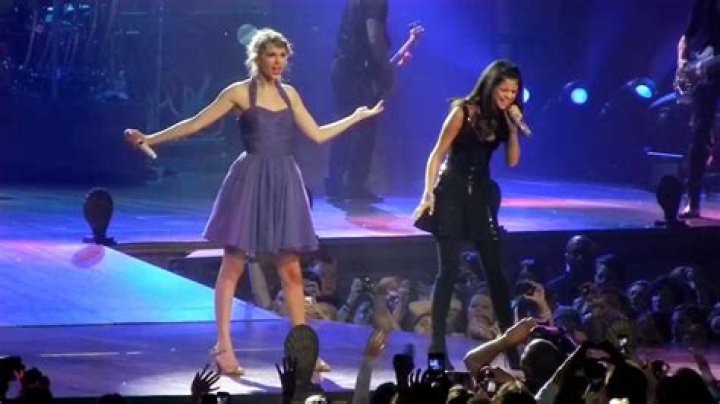 [VIDEO] Taylor Swift & Selena Gomez Sing ‘Good For You’ At 1989 Tour — Watch – Hollywood Life
