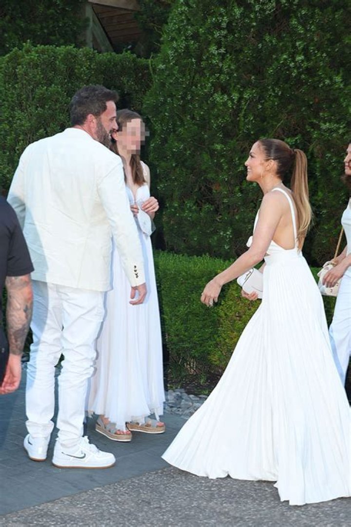 Violet Affleck Wears White With Ben & Jennifer Lopez On 4th Of July – Hollywood Life