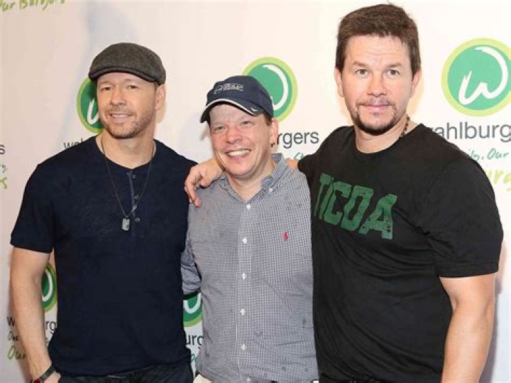 ‘Wahlburgers’ Preview: Donnie Wahlberg Shows Off His Toned Butt & Paul Is Not Having It — Watch