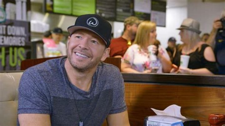 ‘Wahlburgers’ Show Photos