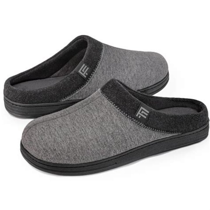 Walk Comfortably With the Best Men’s Slippers