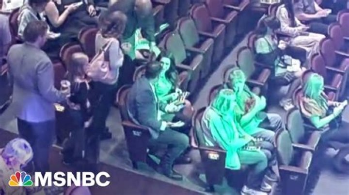 [WATCH] August Alsina Gropes Fan During Concert — Fans Slam Disgusting Behavior – Hollywood Life