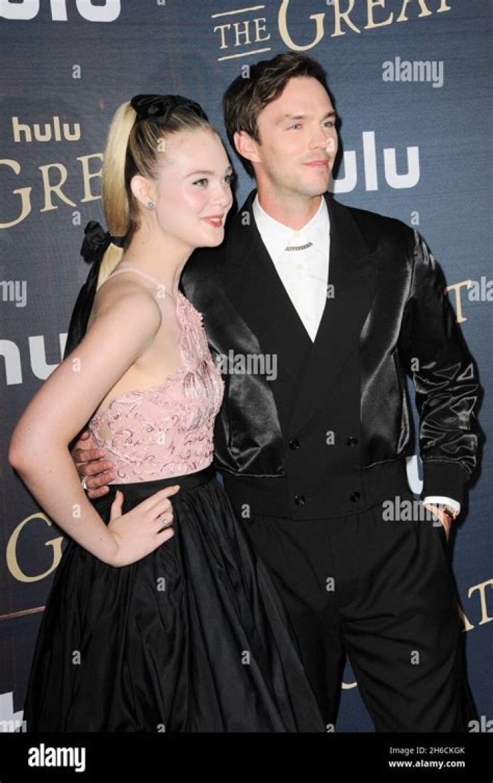 [WATCH] Elle Fanning & Nicholas Hoult Marry & Get Pregnant In ‘Young Ones’ – Hollywood Life
