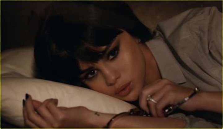 [WATCH] ‘Hands To Myself’ Video — Selena Gomez’s 5 Steamiest Moments – Hollywood Life