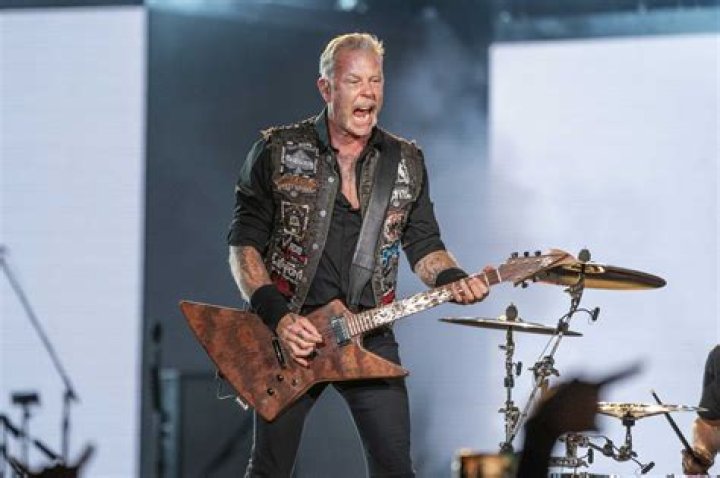 [WATCH] James Hetfield Throws Guitar After Metallica’s Grammys Performance Fail – Hollywood Life