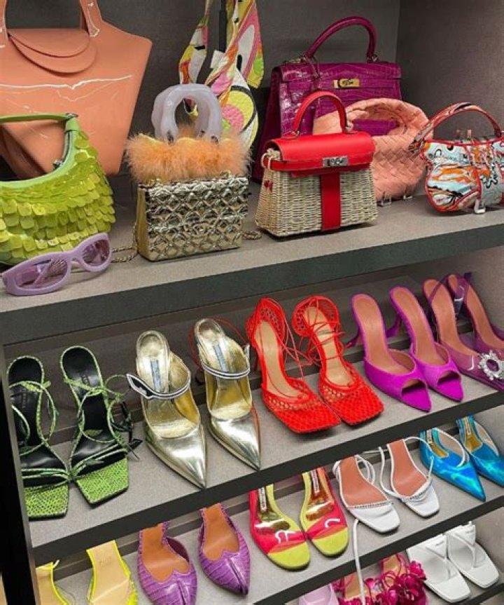 [WATCH] Kylie Jenner’s Shoe Closet — Watch Her Virtual Tour – Hollywood Life
