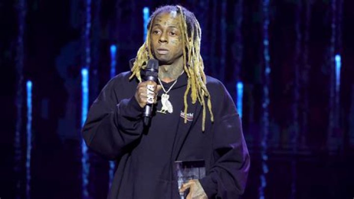 Watch Lil Wayne’s Performance – Hollywood Life