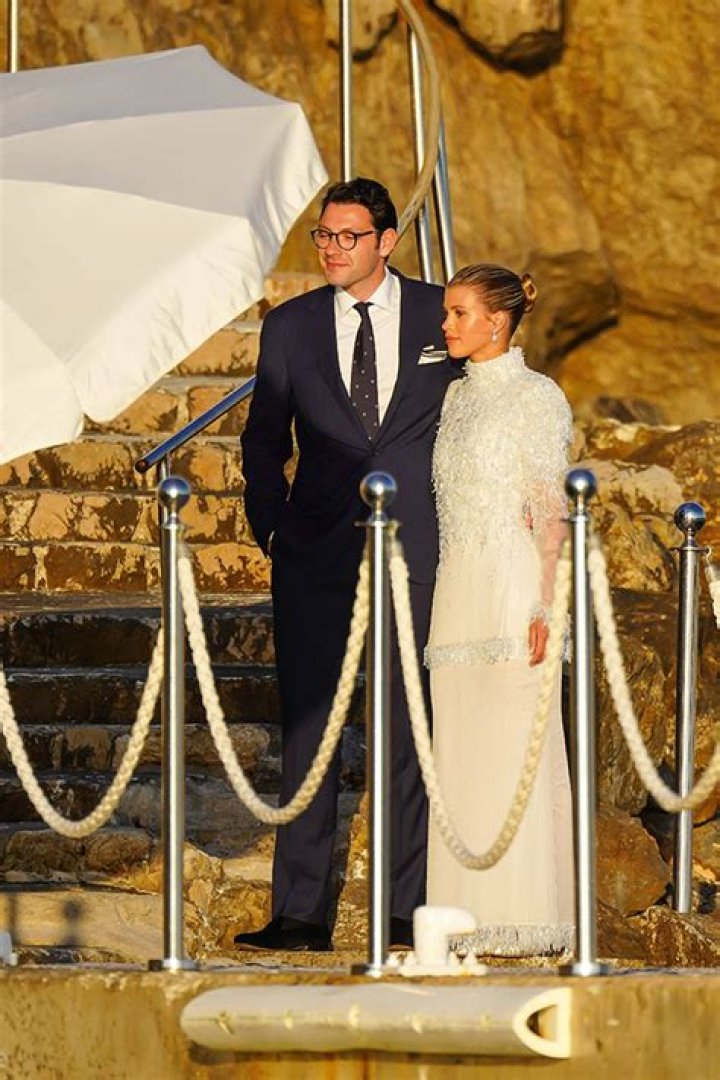 Watch Lionel Walk Her Down Aisle – Hollywood Life
