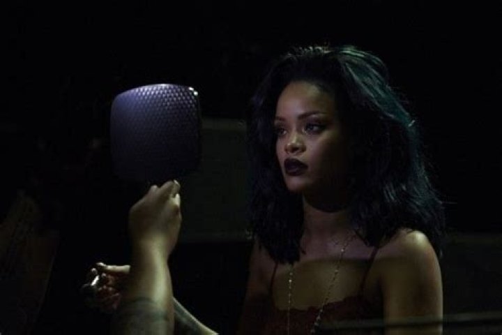 [WATCH] Rihanna’s ‘Kiss It Better’ Video — Naked Dancing In Hot New Clip – Hollywood Life