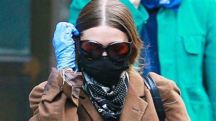 Wears Protective Face Gear After Mary-Kate Divorce – Hollywood Life