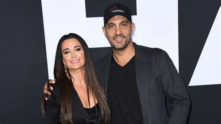 What Is Mauricio Umansky’s Job? Kyle Richards’ Husband’s Career – Hollywood Life
