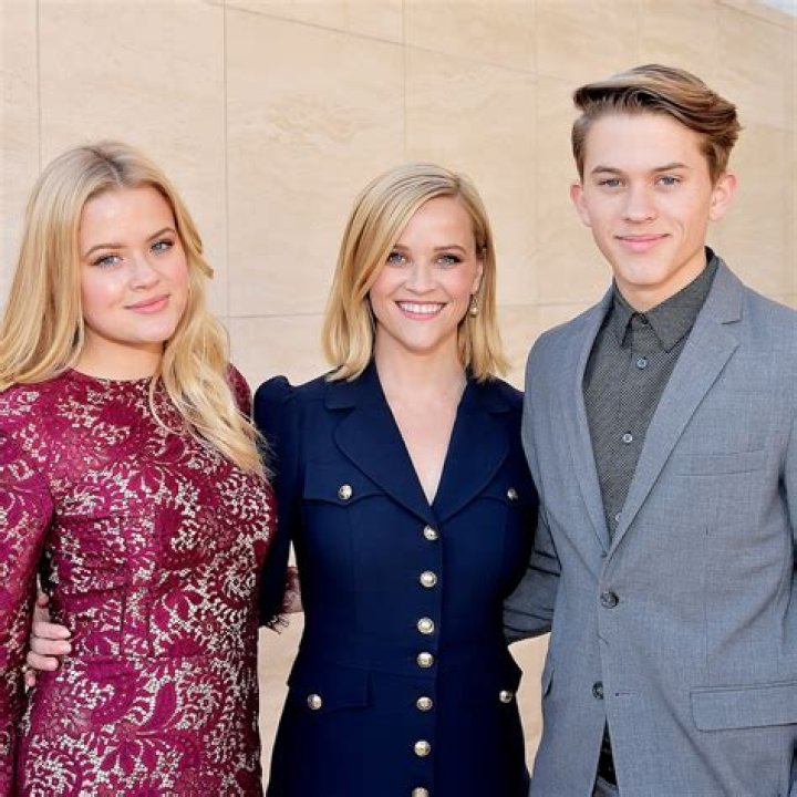 Who Is Ava Phillippe? Learn More About Reese Witherspoon’s Daughter – Hollywood Life