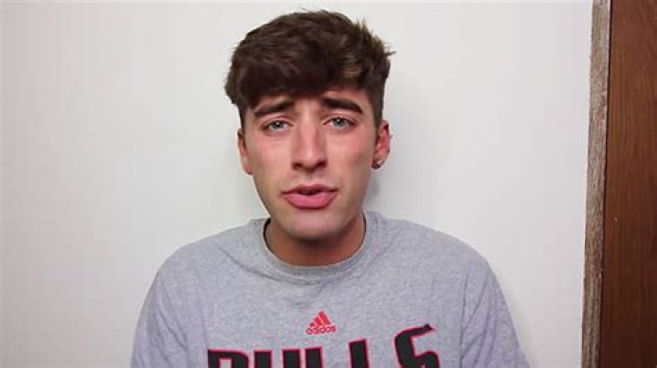 Who Is Carmie Sellitto? Facts On YouTuber Who Called Out James charles – Hollywood Life
