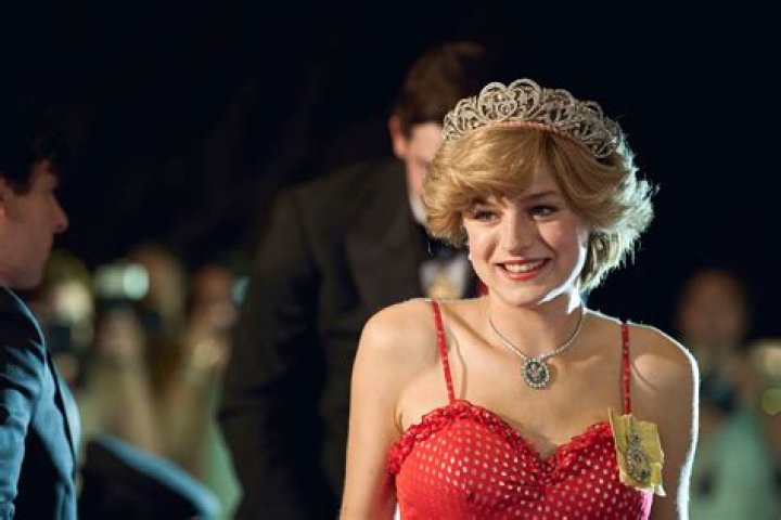 Who Is Emma Corrin? About ‘The Crown’ Star Playing Princess Diana – Hollywood Life
