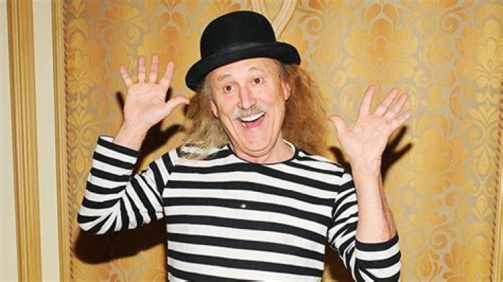 Who Is Gallagher? 5 Things To Know About The Comedian Dead At 76 – Hollywood Life