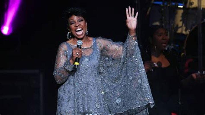 Who Is Gladys Knight? 5 Facts On Icon Facing Patti LaBelle In ‘Verzuz’ – Hollywood Life