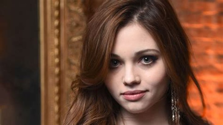 Who Is India Eisley? 5 Facts About The Star Of ‘I Am The Night’ – Hollywood Life