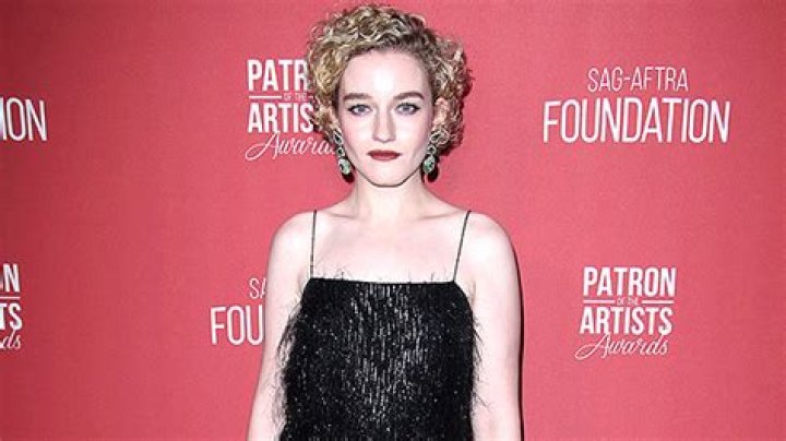 Who Is Julia Garner? About The Actress Chosen To Play Madonna – Hollywood Life