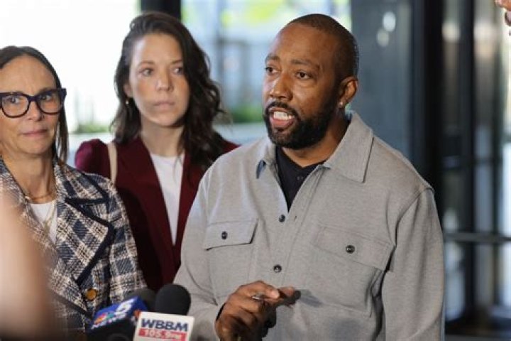 Who Is Larry Hoover? 5 Things About The Felon Kanye West Is Helping – Hollywood Life