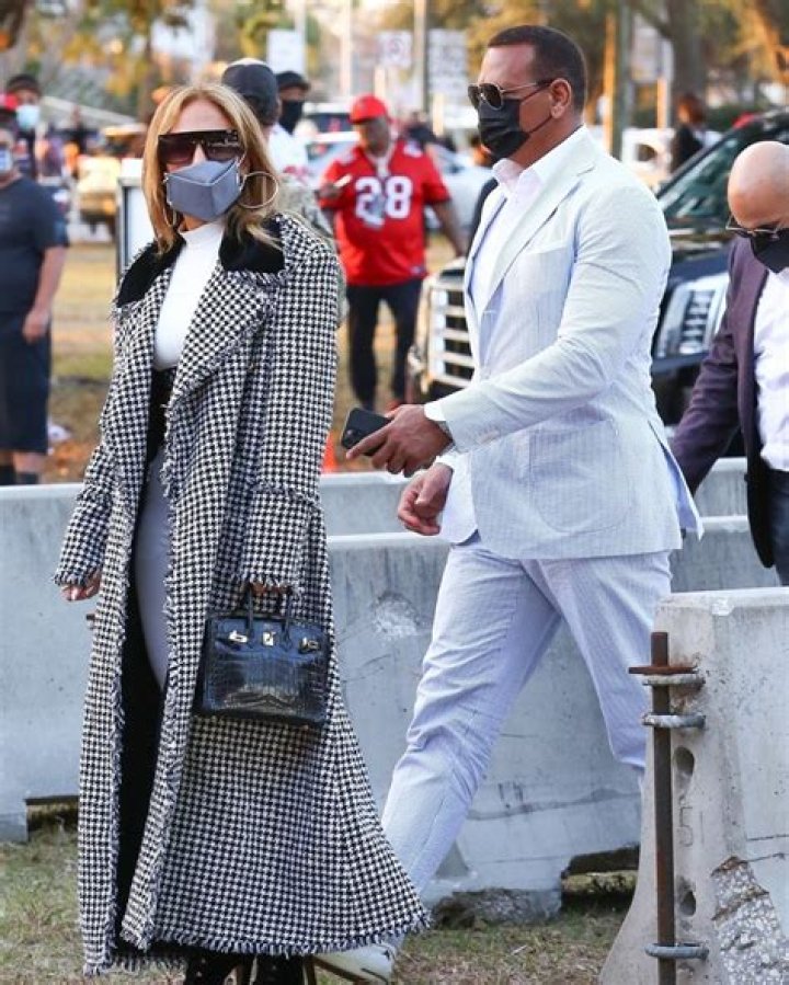 Who Is Mary Mary? 5 Things About The Gospel Duo Singing At Super Bowl – Hollywood Life