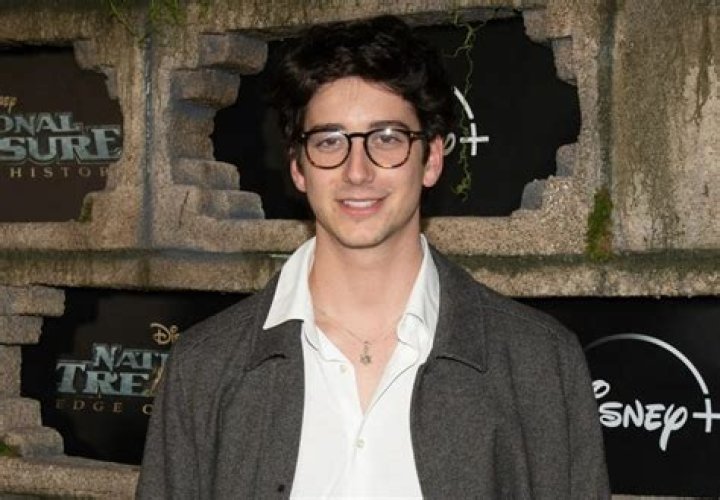 Who Is Milo Manheim? — About ‘DWTS’ Season 27 Contestant – Hollywood Life