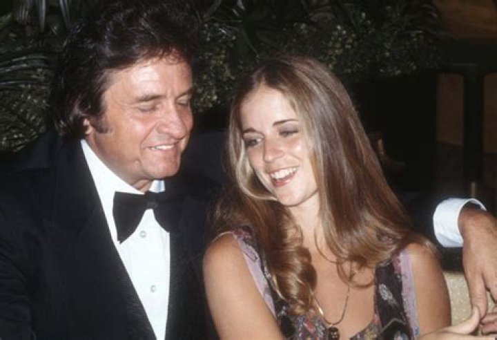 Who Is Rosanne Cash? 5 Things On Johnny Cash’ Daughter – Hollywood Life