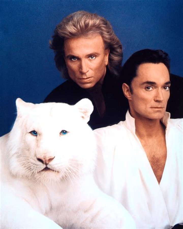 Who Is Roy Horn? 5 Things About The Siegfried & Roy Star Who Died – Hollywood Life