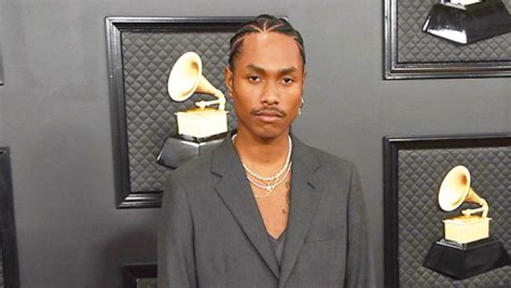 Who Is Steve Lacy? 5 Things To Know About Next ‘SNL’ Musical Guest – Hollywood Life