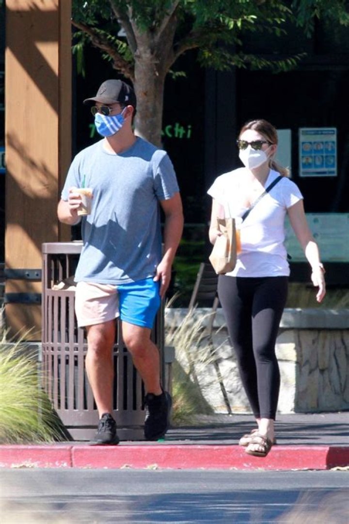 Who Is Tay Dome? 5 Things About Taylor Lautner’s Wife – Hollywood Life
