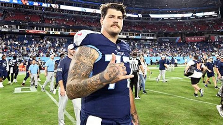Who Is Taylor Lewan? Find Out What To Know About Jeffree Star’s ‘Boo’ – Hollywood Life