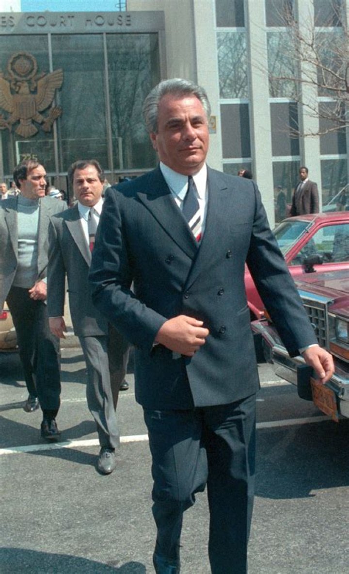 Who Is Victoria Gotti? 5 Facts About John Gotti’s Daughter – Hollywood Life